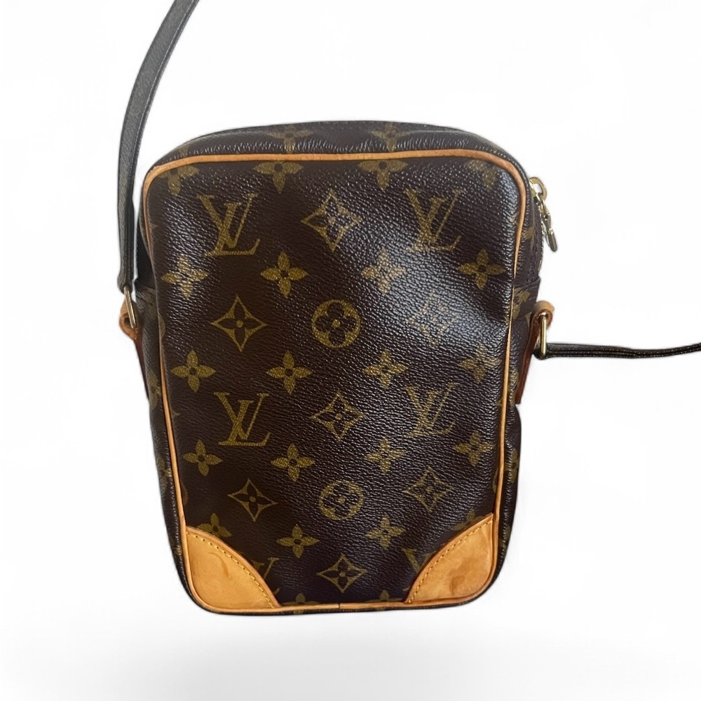 ✨ Louis Vuitton Monogram Danube PM Crossbody - Picture 4 of 11